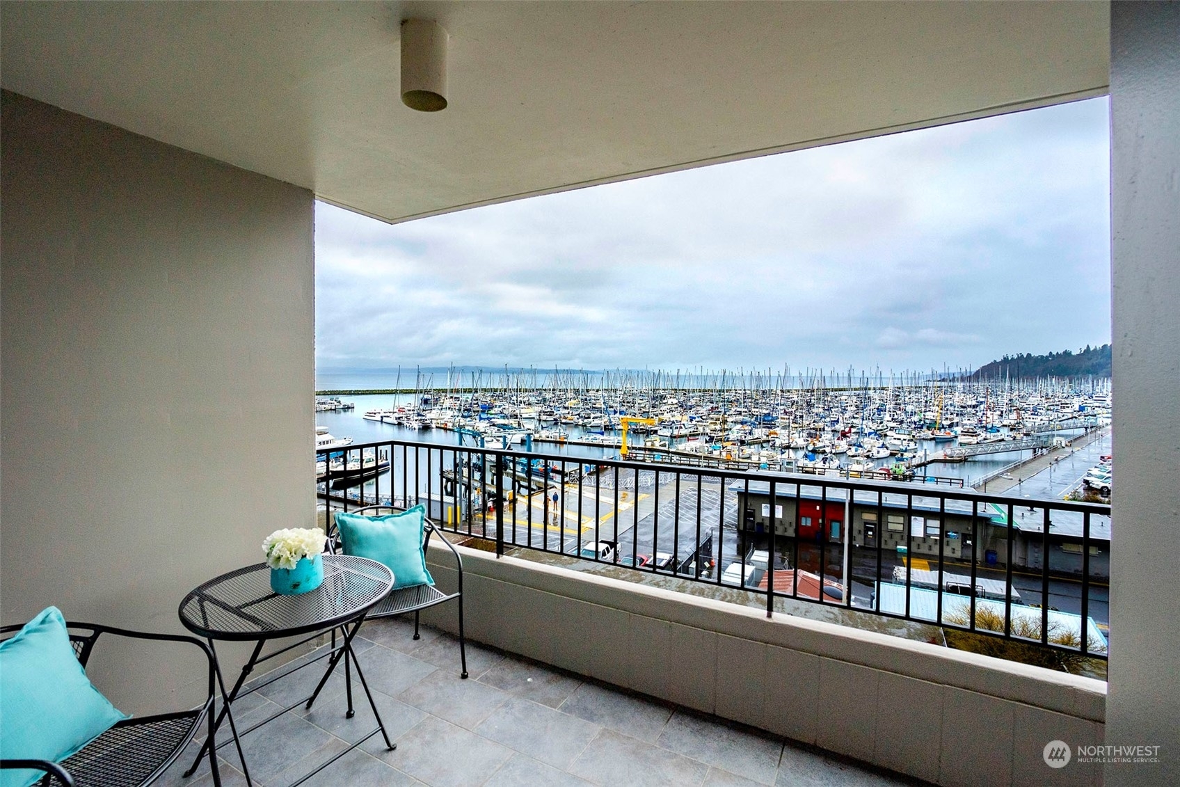 Property Photo:  6535 Seaview Avenue NW B605  WA 98117 