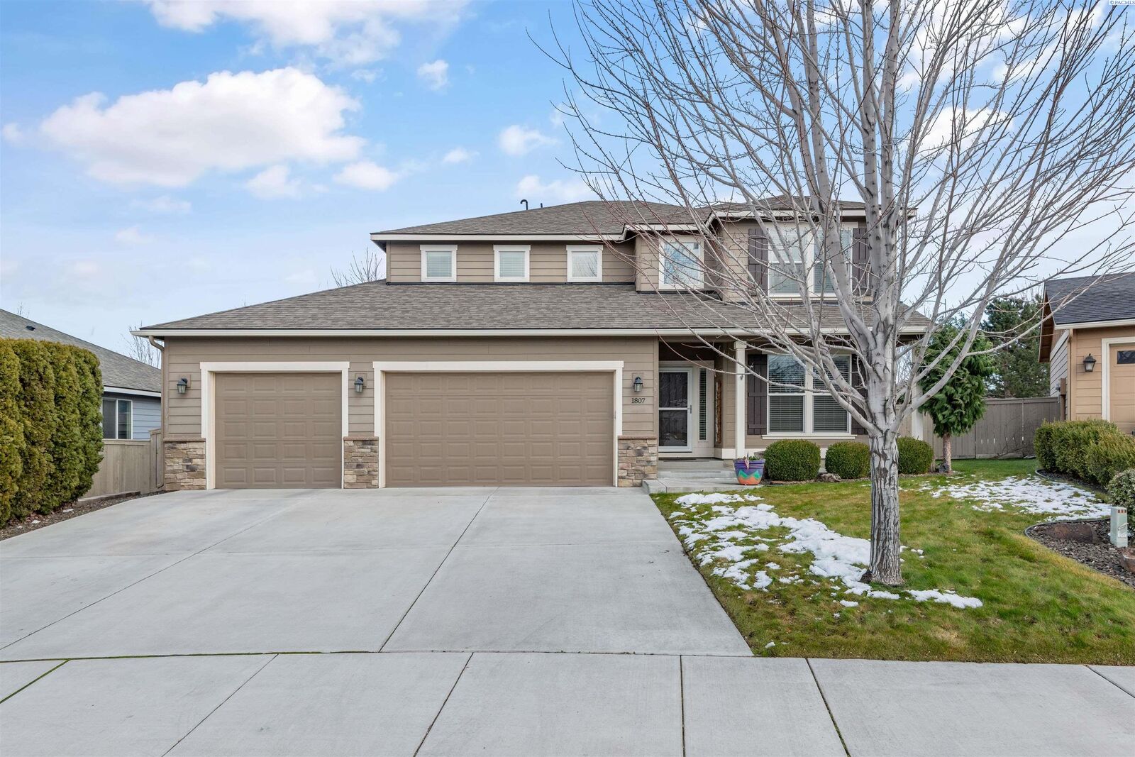 4 bed Kennewick home for sale 1807 S Irving Place, Kennewick, WA 99338