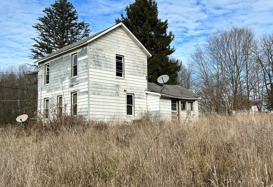 Property Photo:  1430 Carlisle Rd  PA 16154 