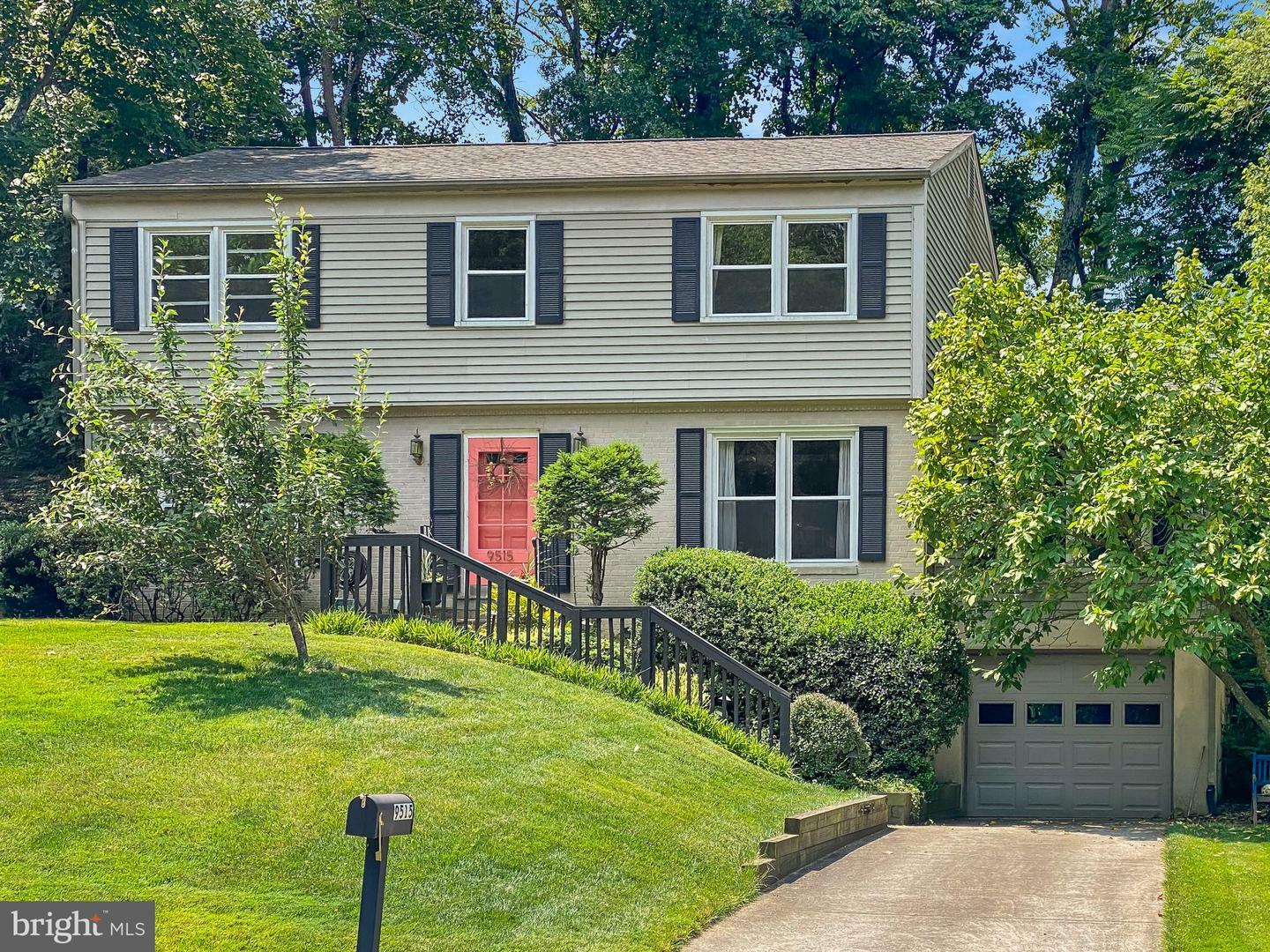 Property Photo: 9515 Center Street VA 22181