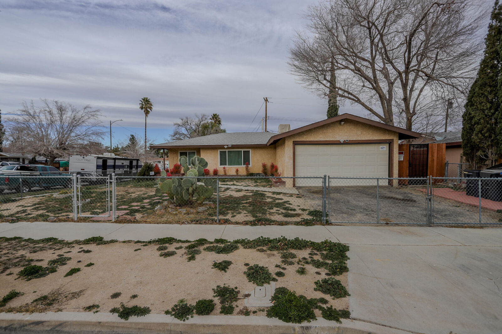 Property Photo:  303 E Ave R7  CA 93550 