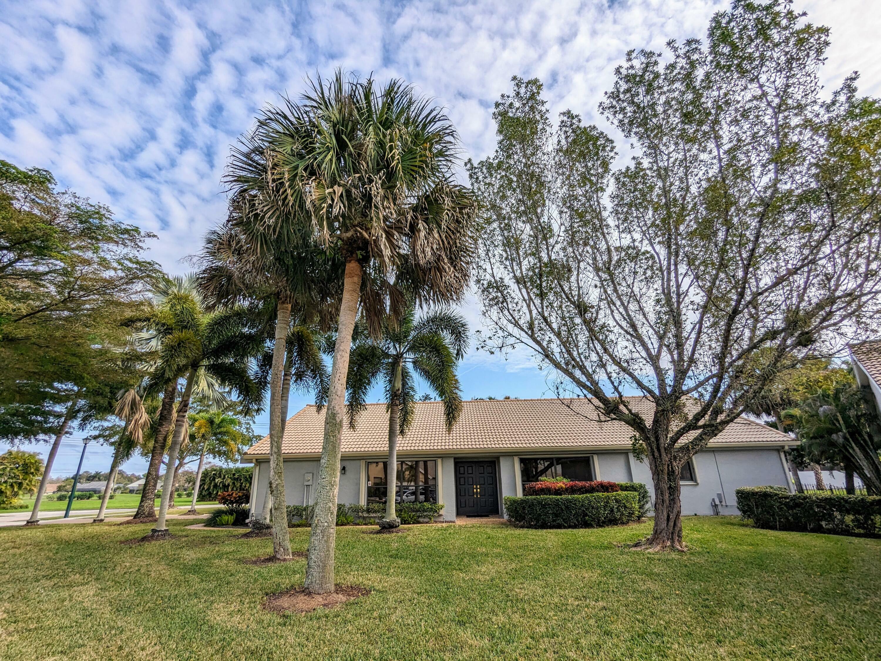 Property Photo:  11104 Highland Circle  FL 33428 