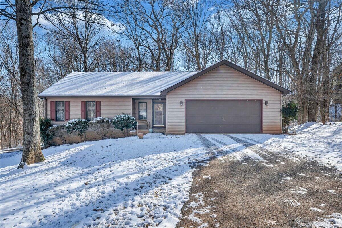 Property Photo:  107 Chasewood Ct  VA 24179 