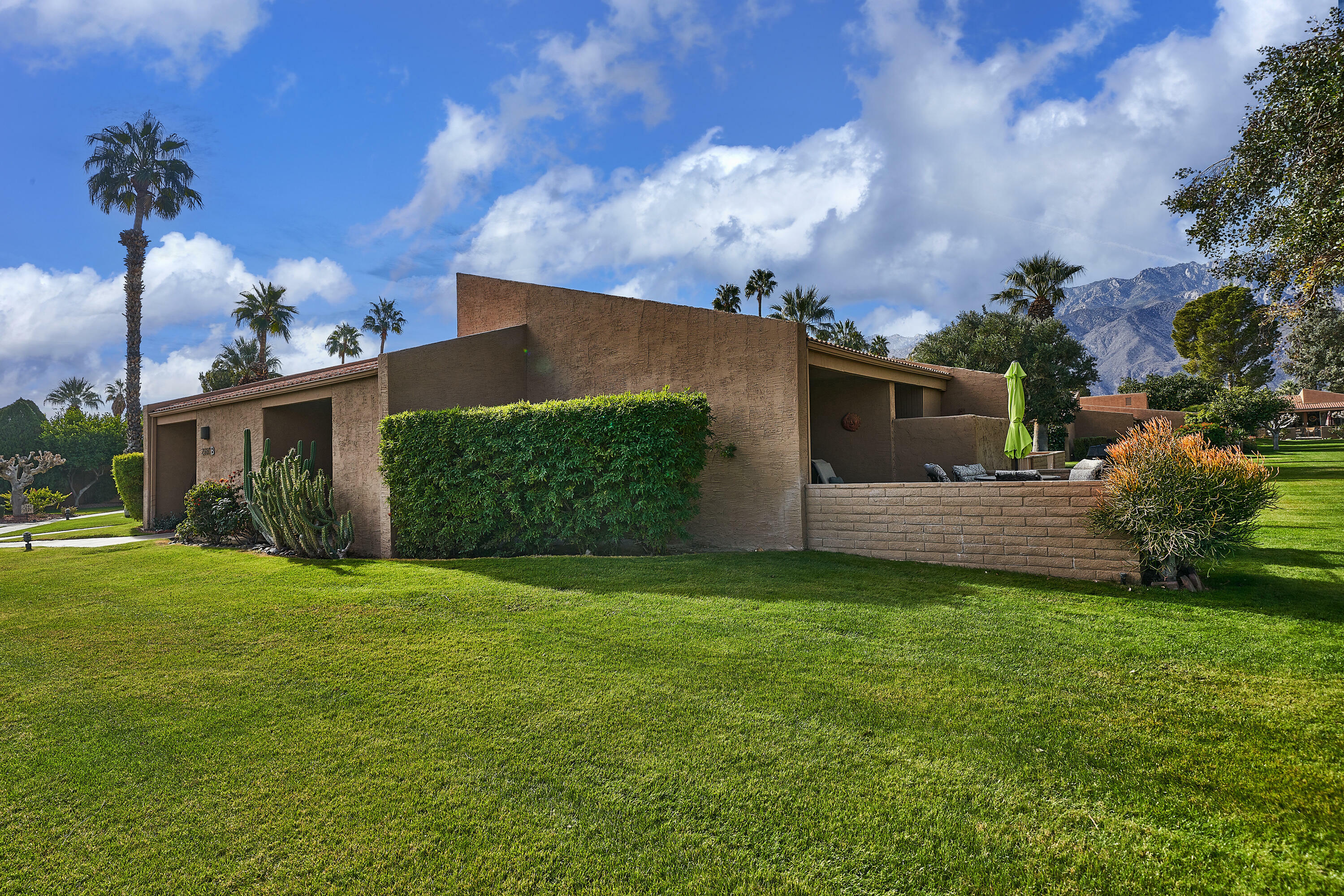 Property Photo:  2557 N Whitewater Club Dr Drive B  CA 92262 