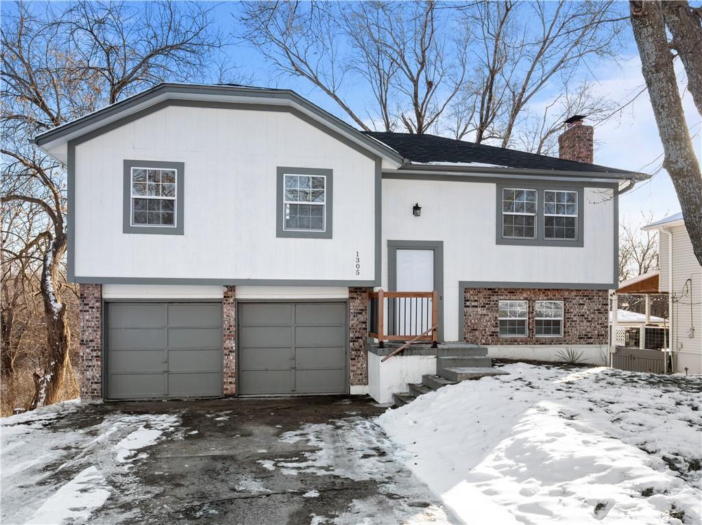 Property Photo: 1305 W Poplar Street KS 66061