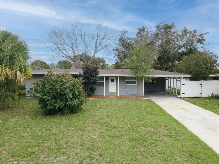 Property Photo:  520 Fairfax Lane  FL 33572 