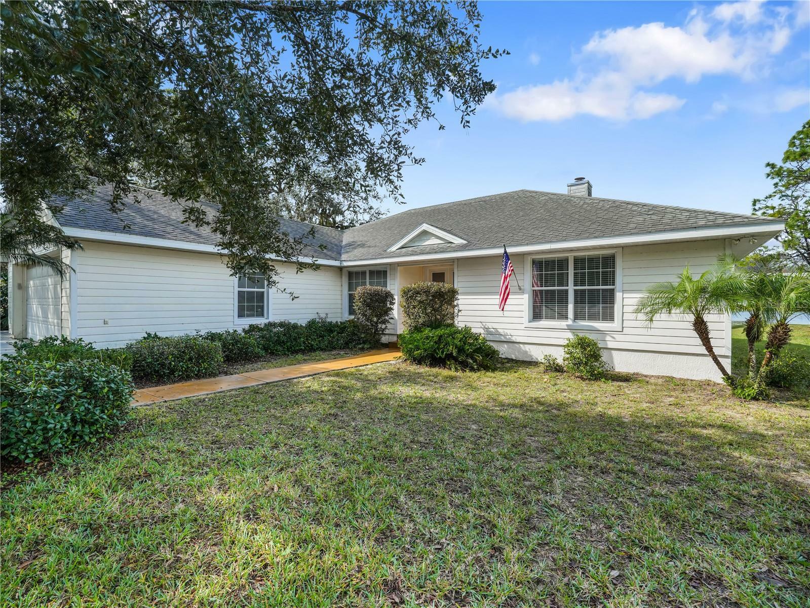 Property Photo:  895 Country Lake Circle  FL 33898 