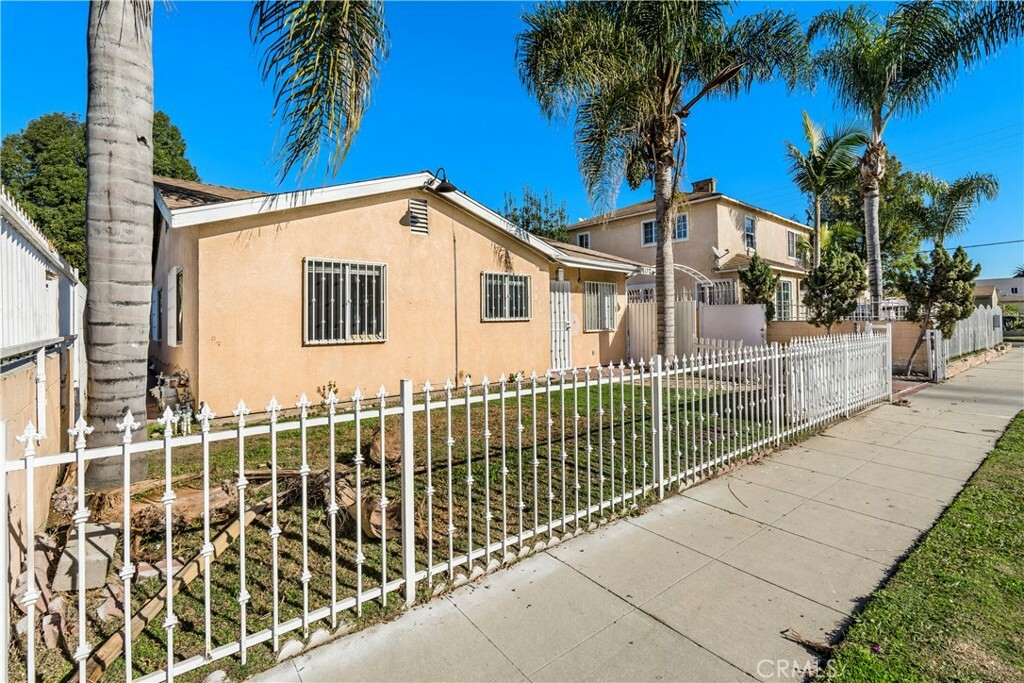 Property Photo:  407 W Magnolia Street  CA 90220 