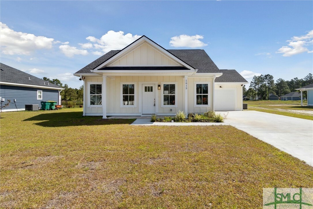 Property Photo:  1613 Ashantilly Drive  GA 31305 