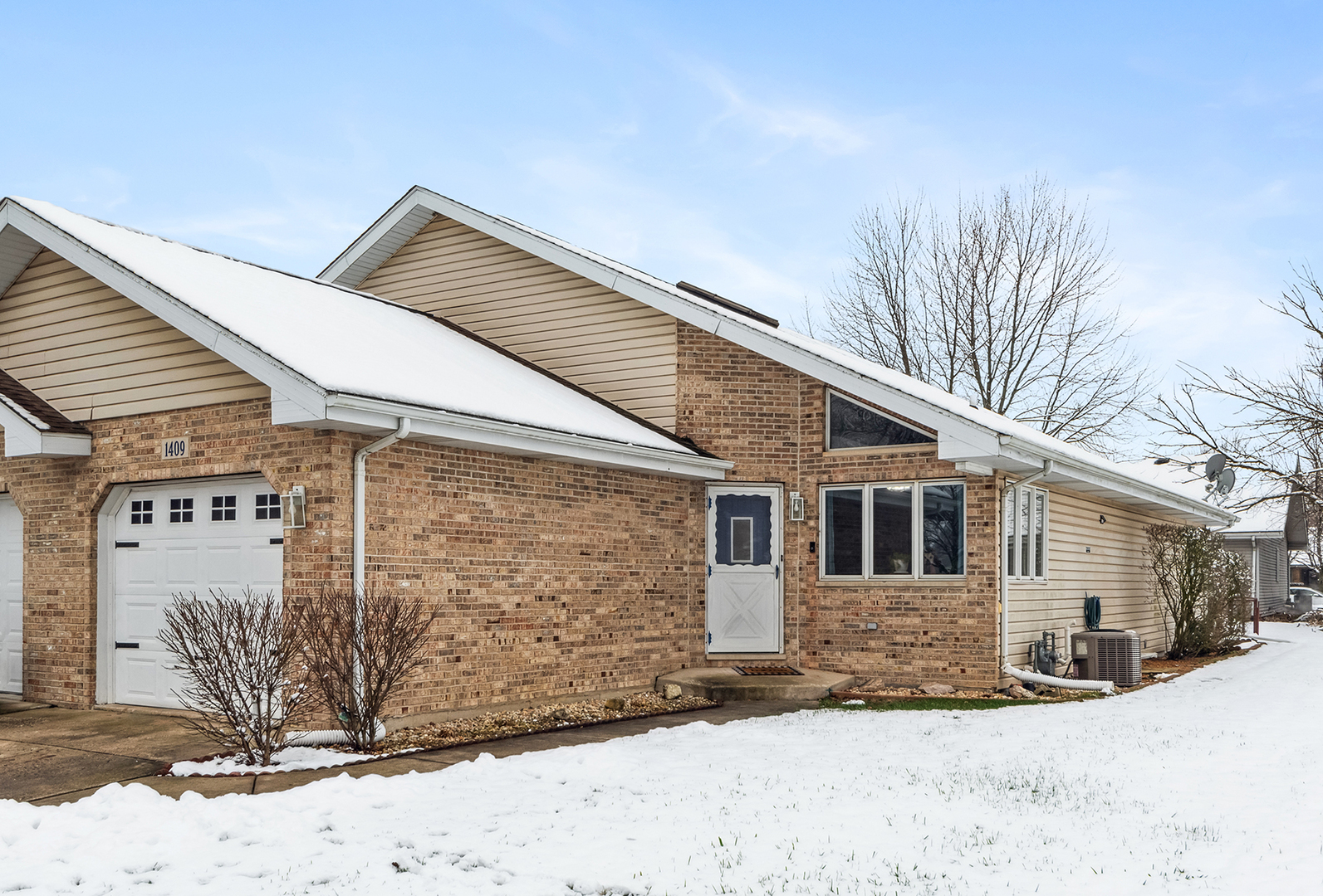 Property Photo:  1409 Strawberry Hill Drive  IL 60441 