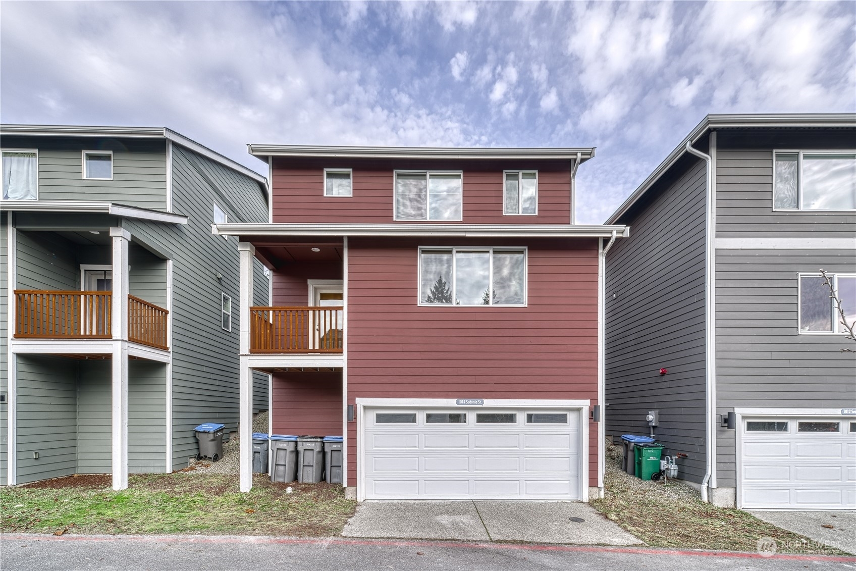 Property Photo:  1014 Sedonia St  WA 98310 