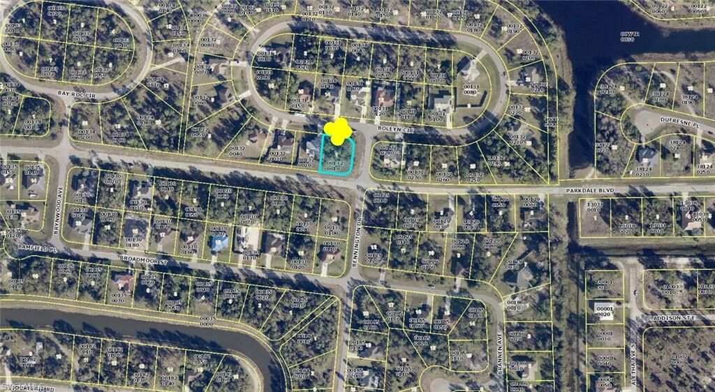 Property Photo: 427 Boleyn Cir FL 33974