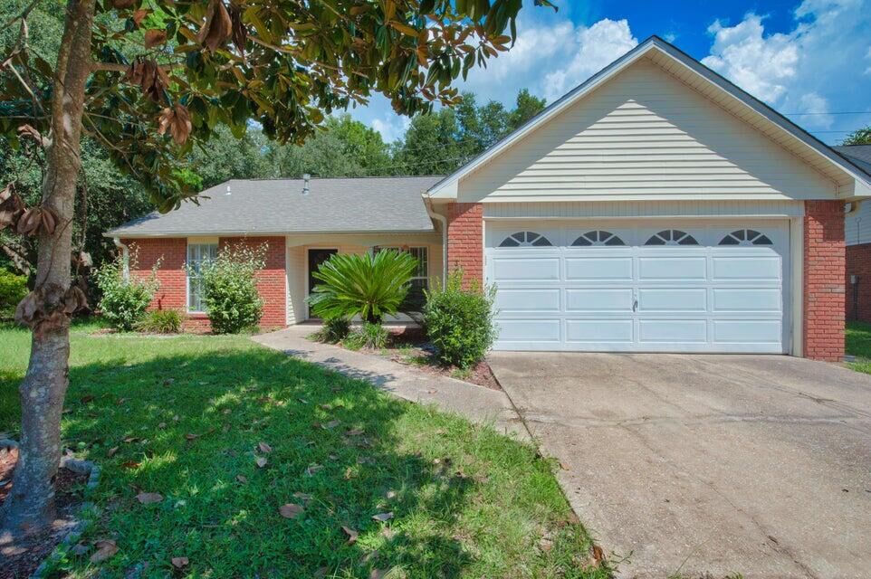 Property Photo: 4495 Parkwood Lane FL 32578