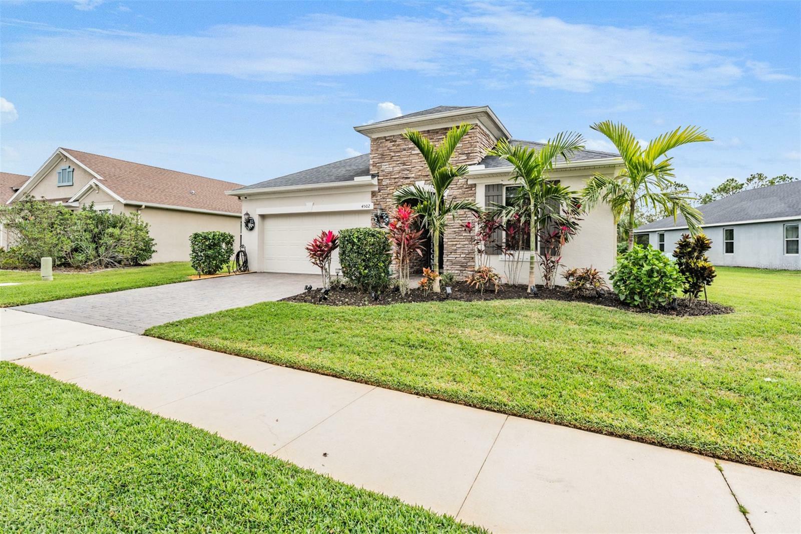 Property Photo:  4502 Roycroft Terrace  FL 34219 