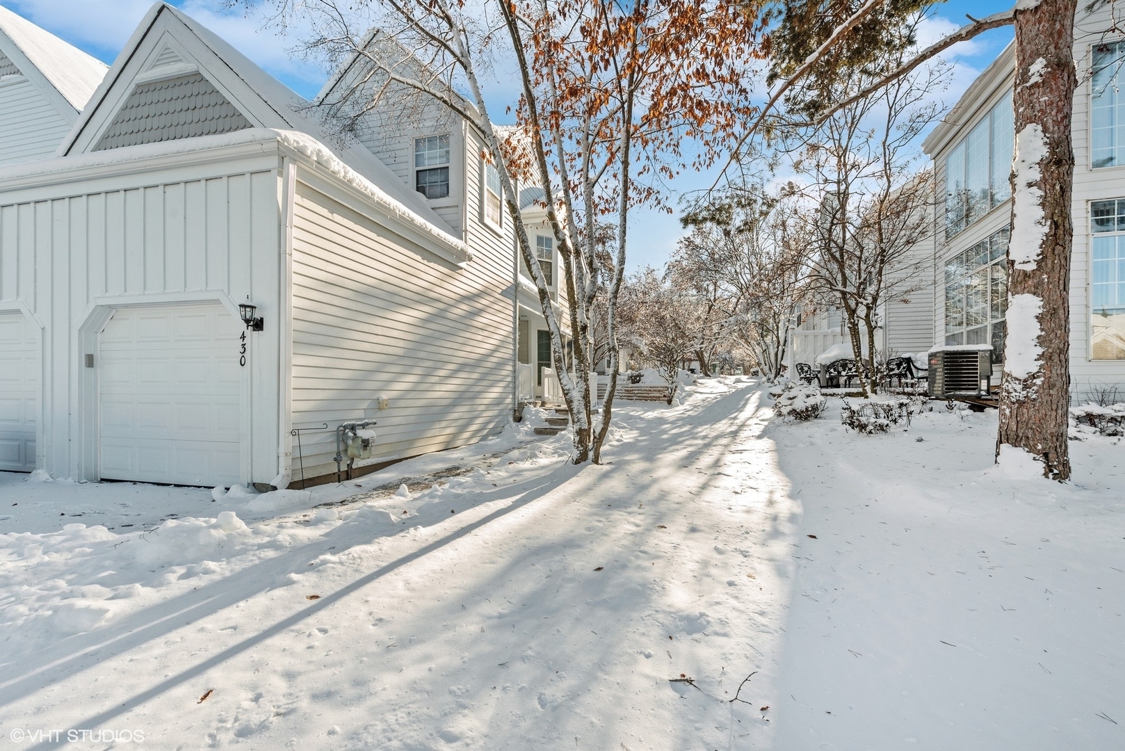 Property Photo:  430 Edgewater Lane  IL 60084 