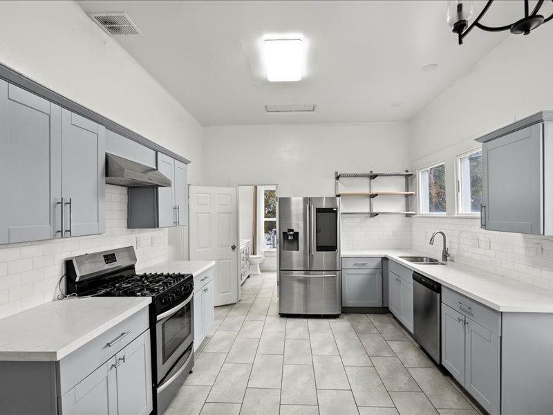 Property Photo:  1119 W Oak Street  CA 95203 