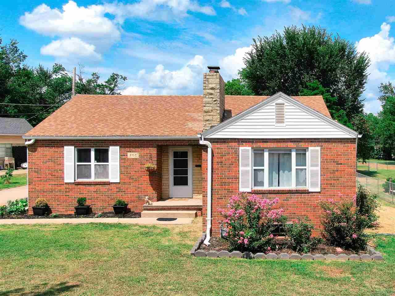 Property Photo:  705 E Albany  OK 74601 