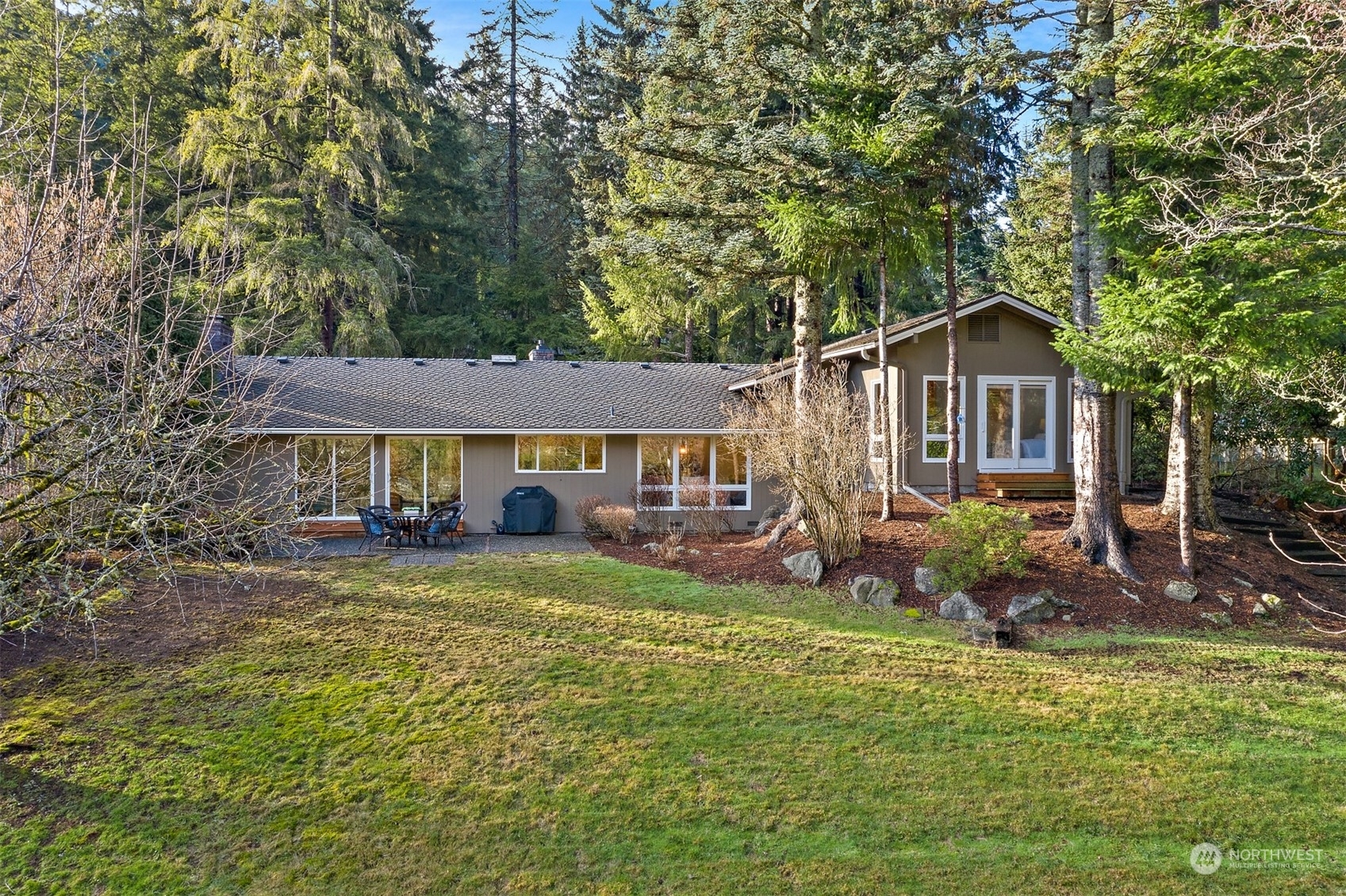 Property Photo:  1590 Sycamore Drive SE  WA 98027 