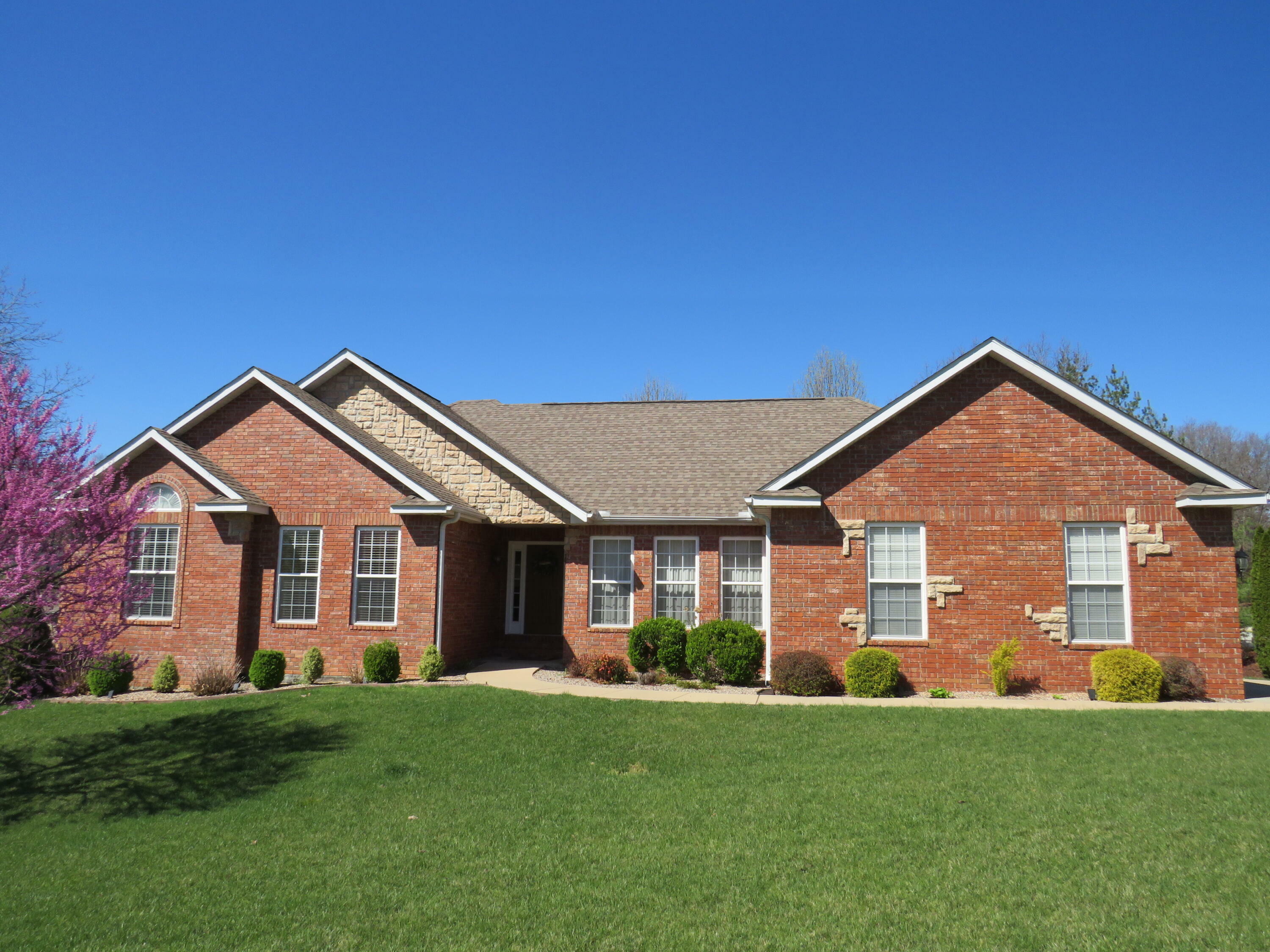 Property Photo:  501 Remington Drive  MO 65775 