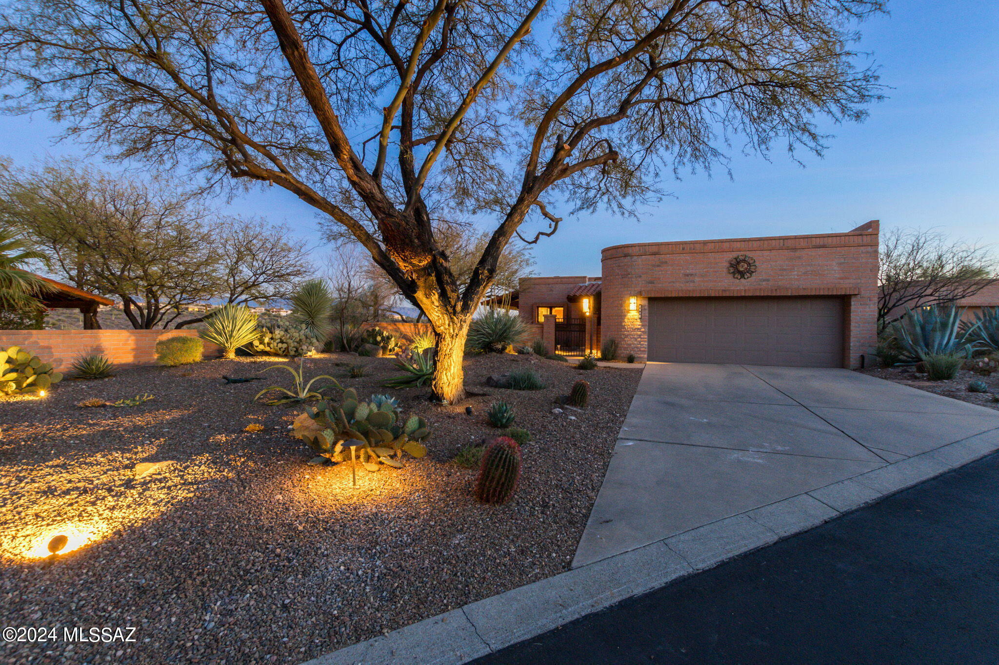 Property Photo:  6618 E Valle Di Cadore  AZ 85750 