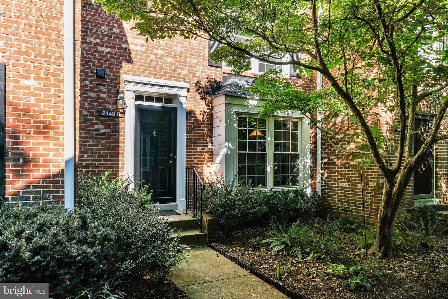 Property Photo:  2448 S Walter Reed Drive B  VA 22206 