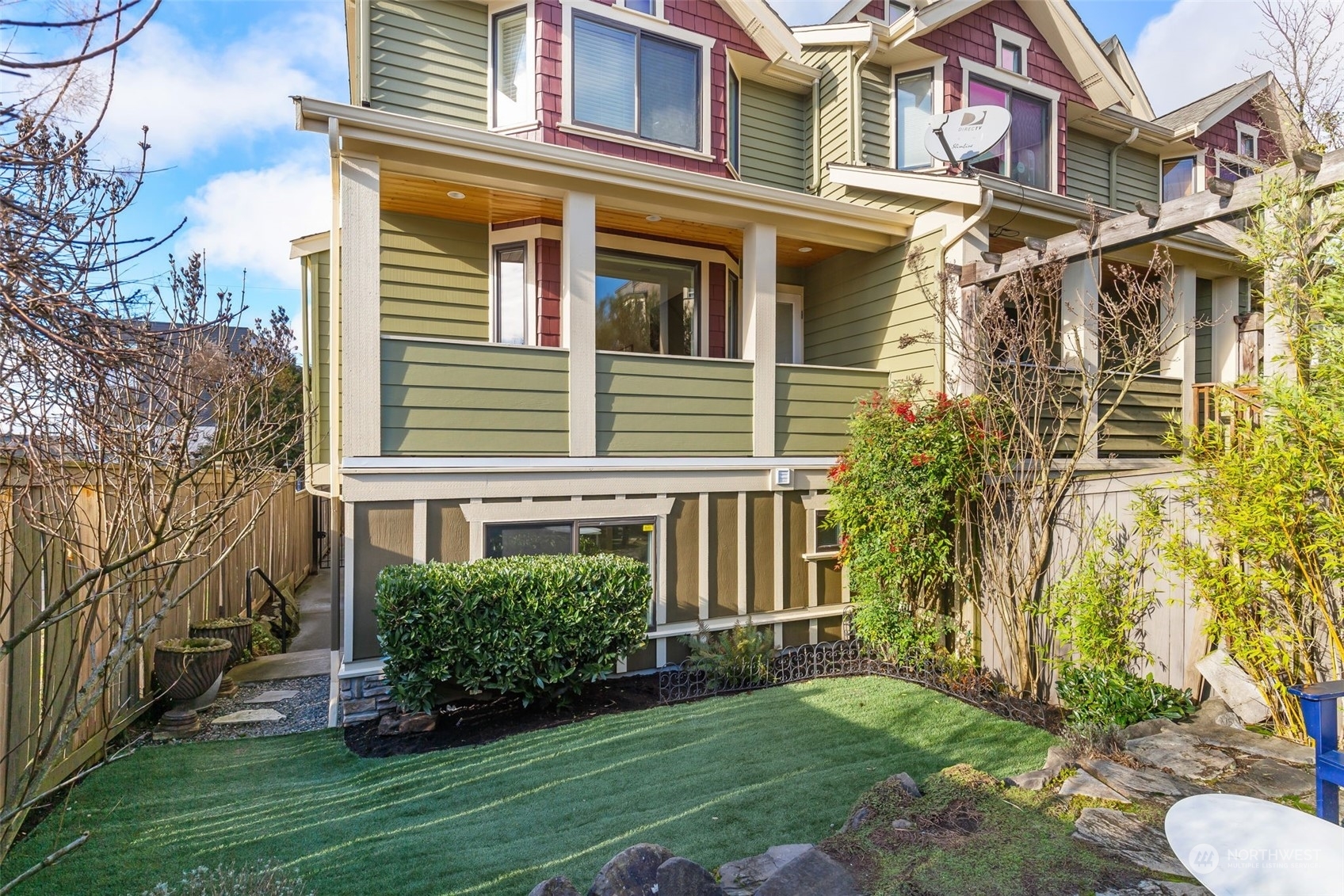 Property Photo:  106 17th Ave A  WA 98122 