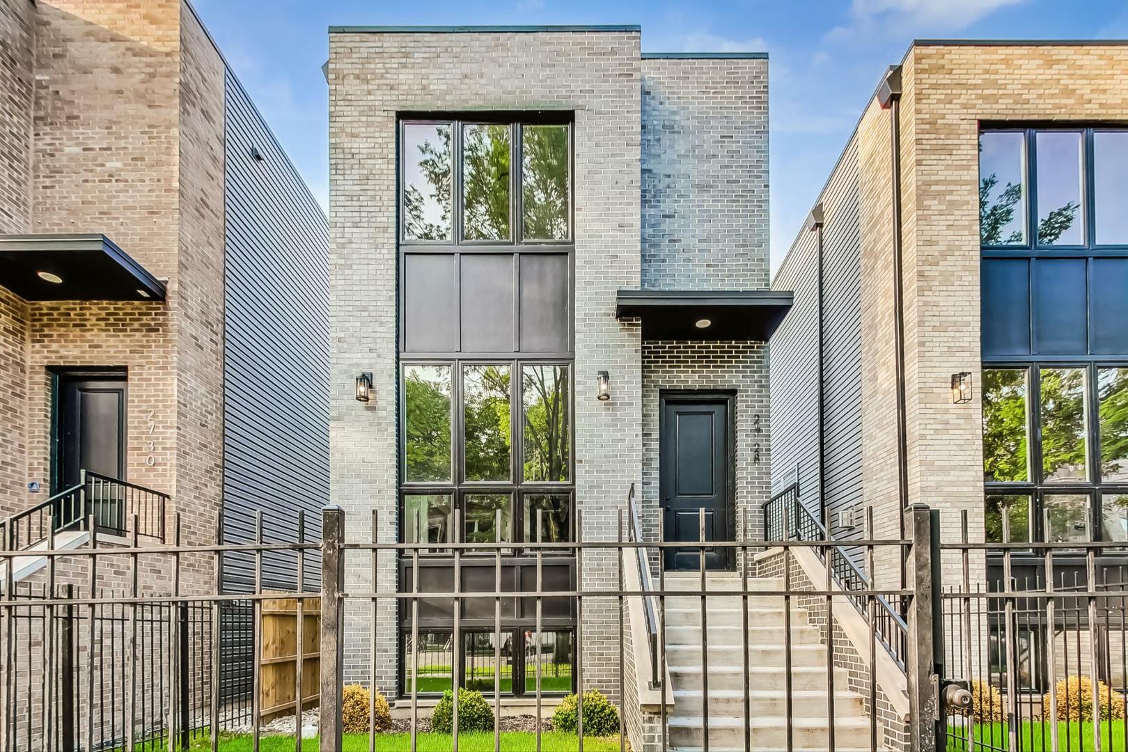 Property Photo: 2728 W Evergreen Avenue IL 60622