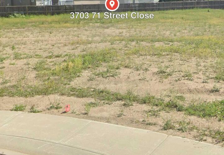 3703 71 St. Close — photo 1