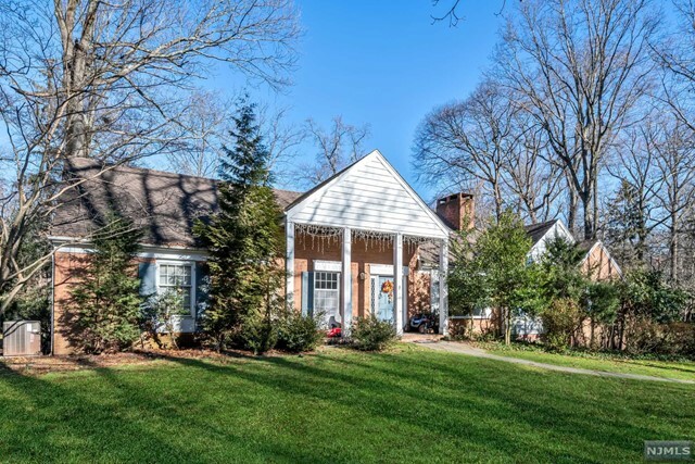 Property Photo:  8 Duck Pond Road  NJ 07620 