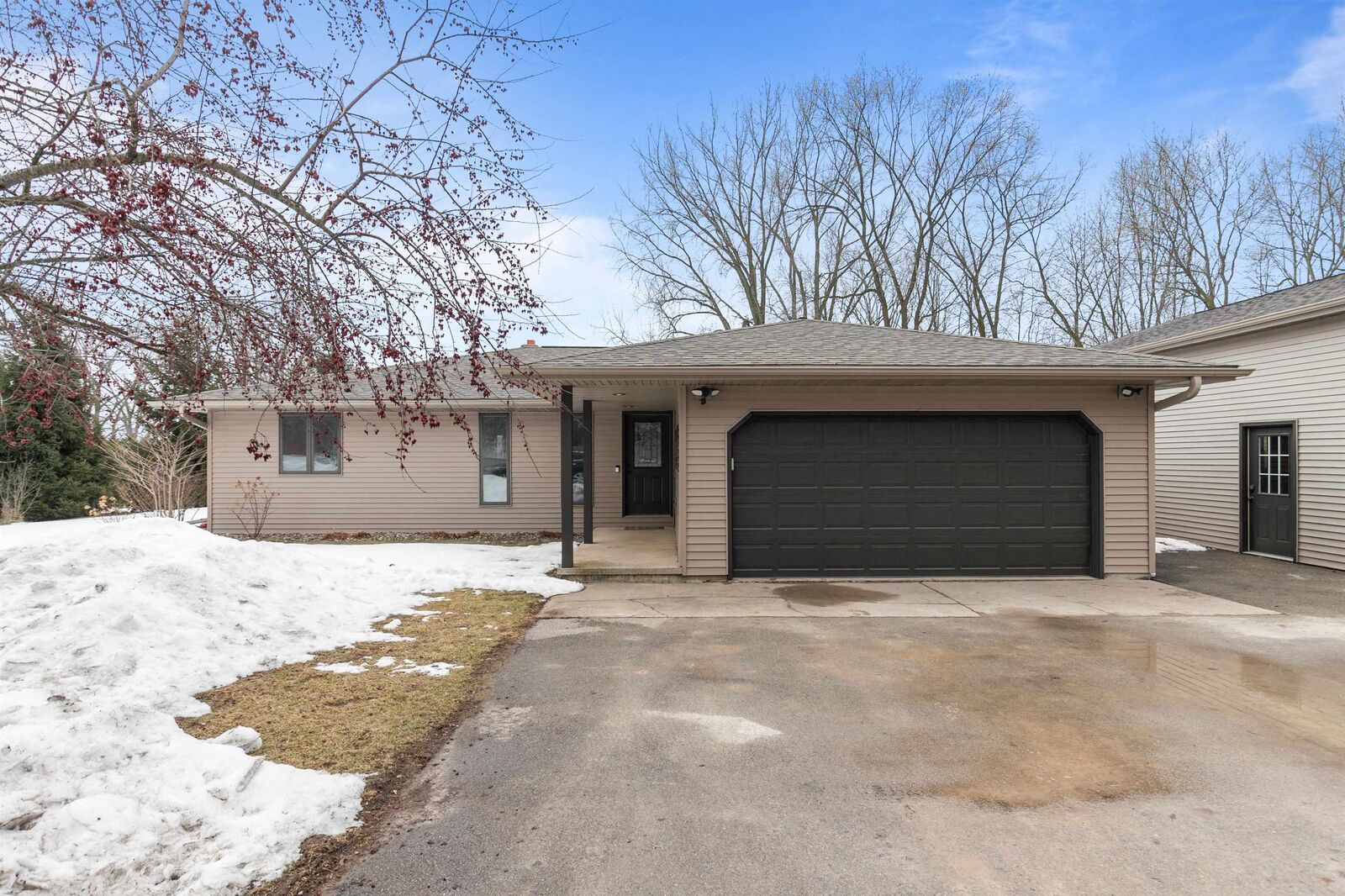 Property Photo:  W8943 Thorson Road  WI 54944-9220 