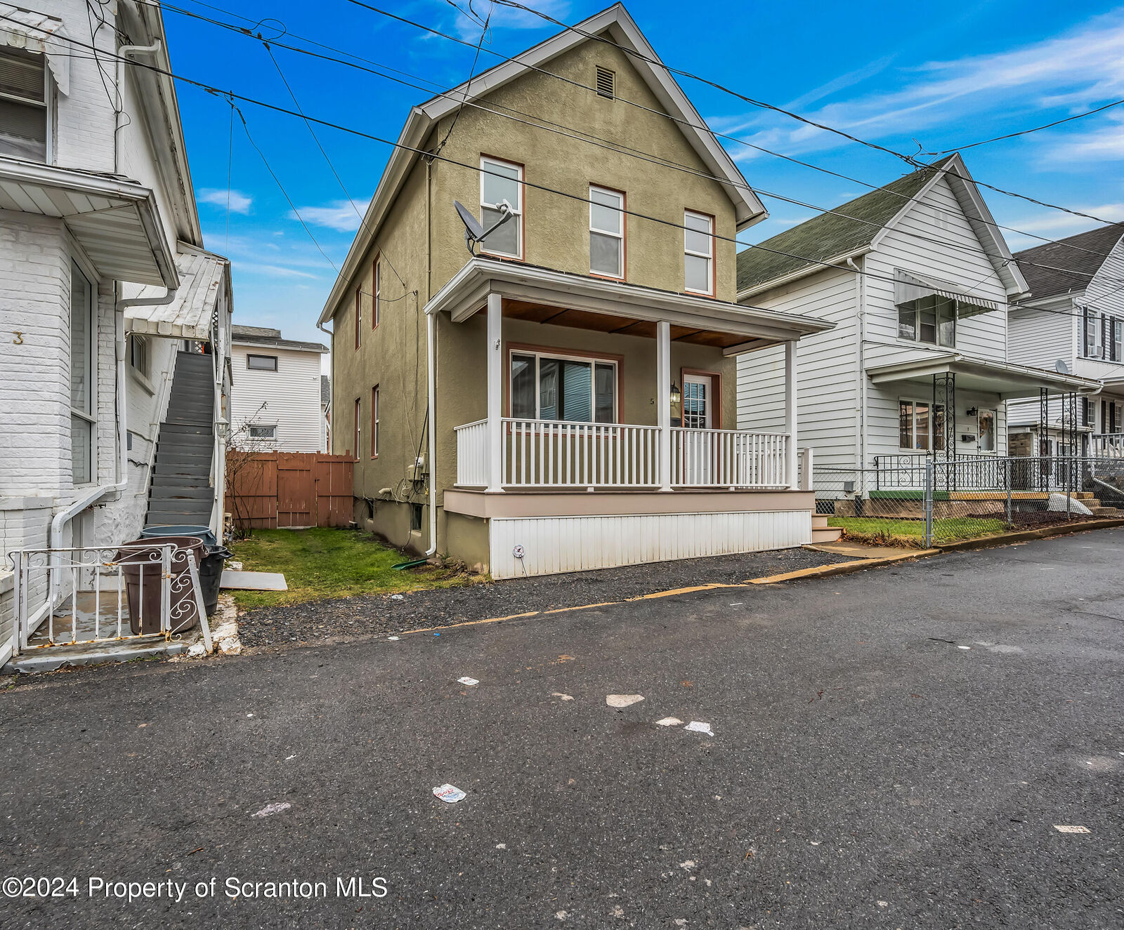 Property Photo:  5 Ferguson Place  PA 18509 