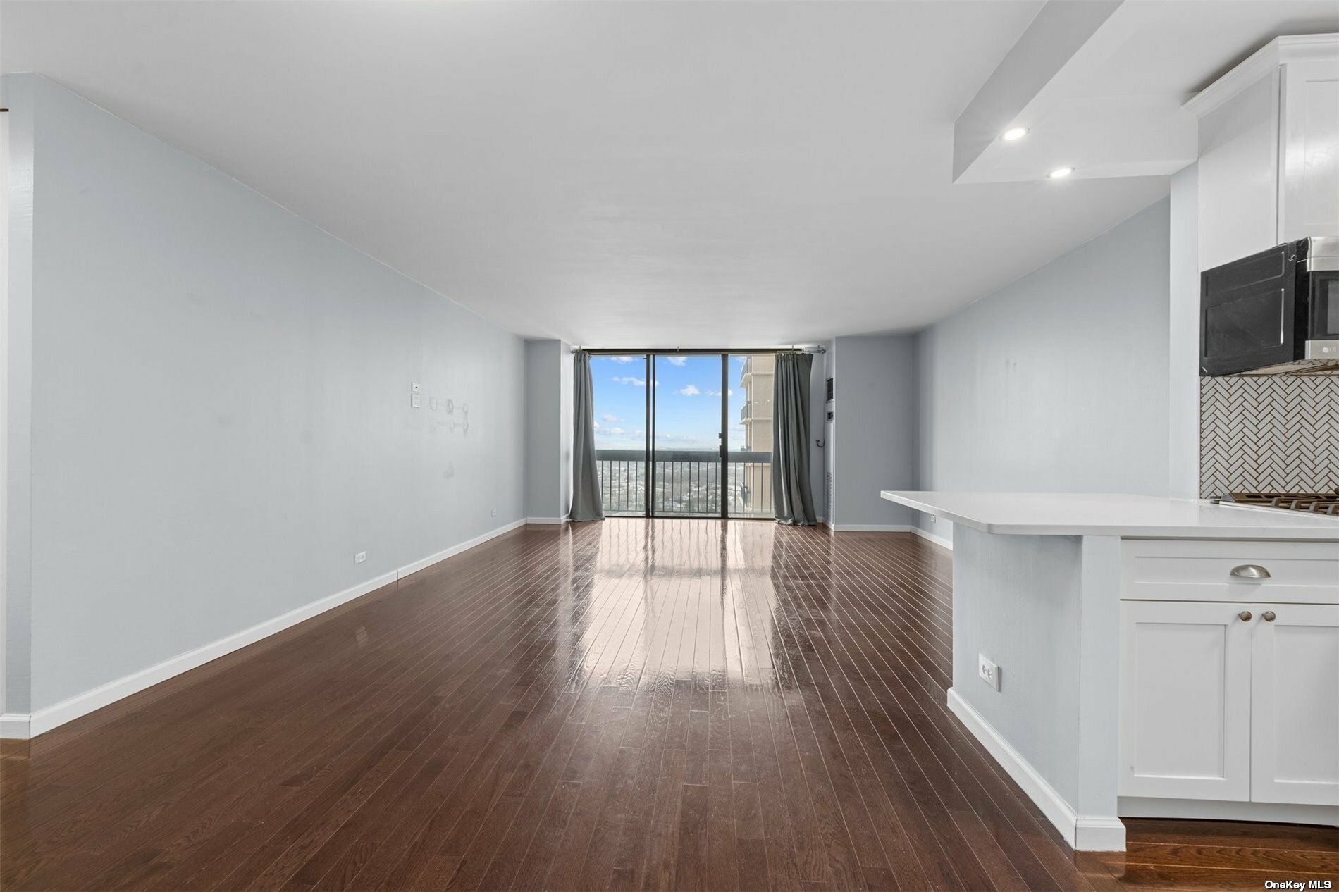 Property Photo:  271-10 Grand Central Parkway 20T  NY 11005 