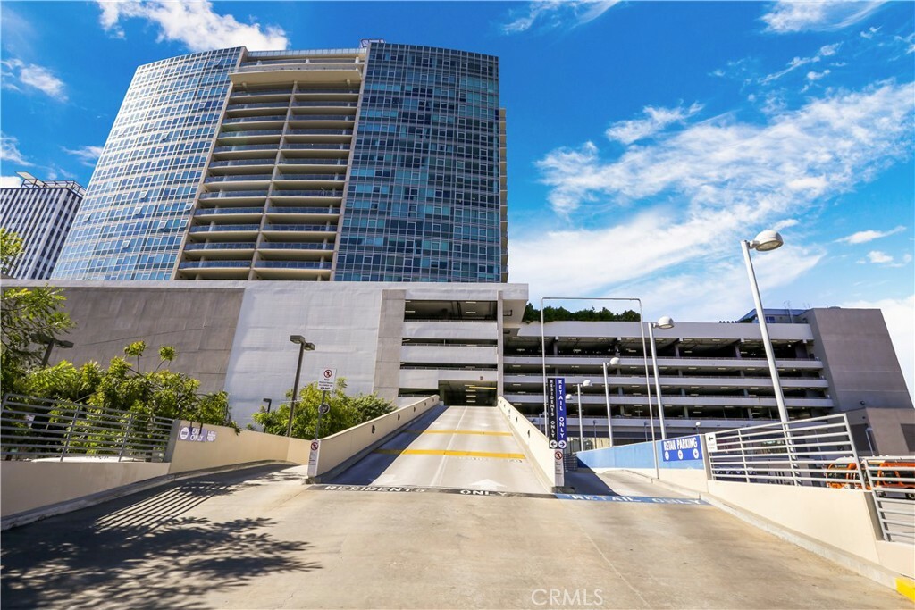 Property Photo:  3785 Wilshire Boulevard 1810  CA 90010 