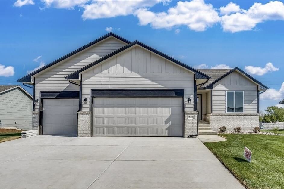Property Photo:  212 E Ripley Ct  KS 67037 