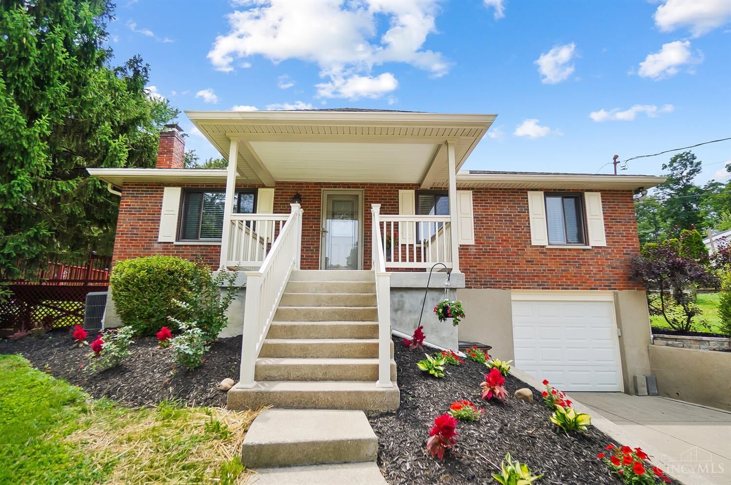 Property Photo:  