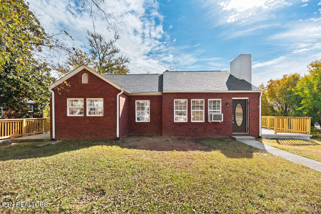 Property Photo:  2400 Cecil Ave  TN 37917 