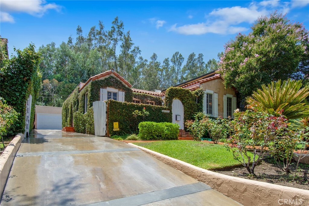 Property Photo:  12138 Laurel Terrace Drive  CA 91604 