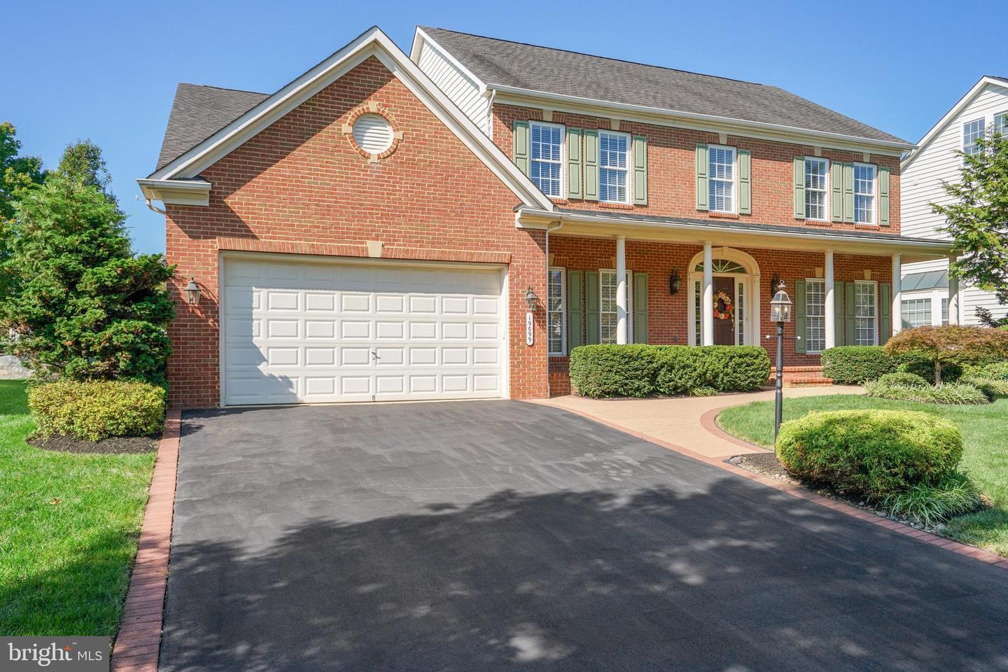 Property Photo:  19099 Parallel Bluffs Court  VA 20176 