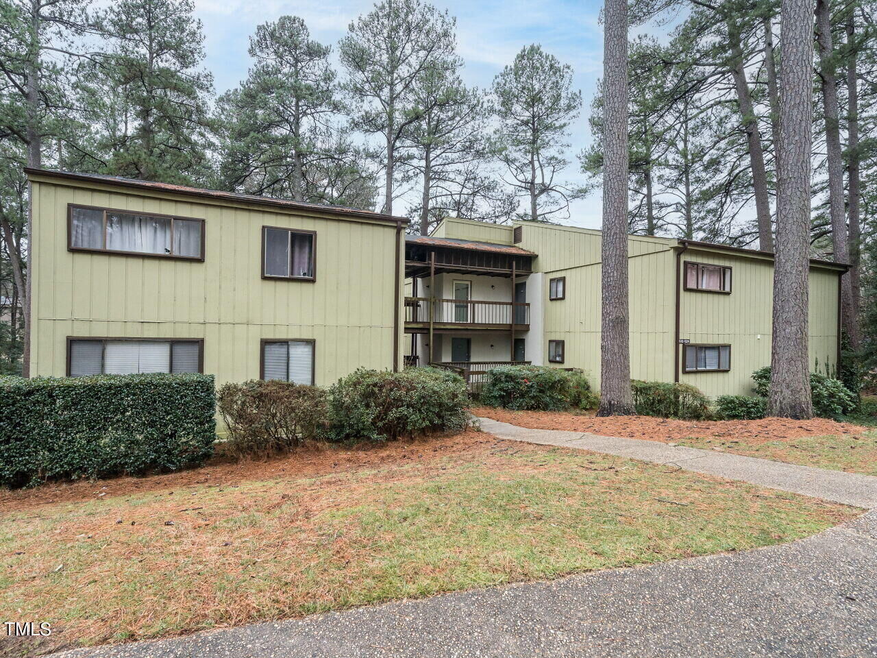 Property Photo: 516 Pine Ridge Place 516 NC 27603