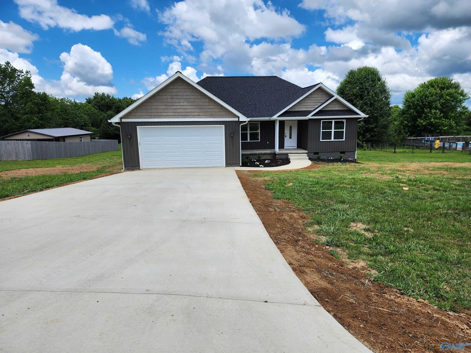 Property Photo: 189 County Road 1010 AL 35968