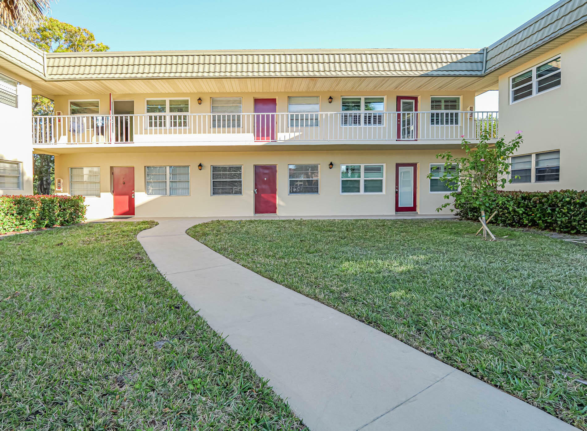 Property Photo:  28 Vista Gardens Trail 103  FL 32962 