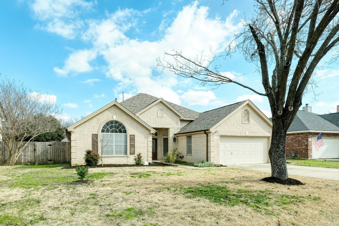 Property Photo:  305 Thunderbay Drive  TX 78626 