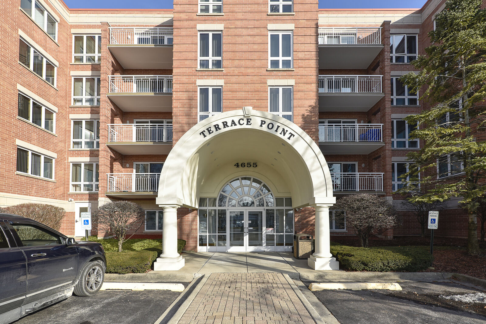Property Photo:  4655 N Cumberland Avenue 202  IL 60706 