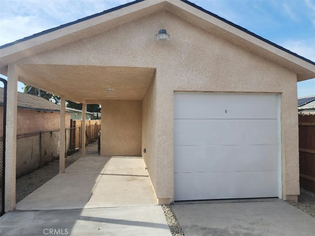 Property Photo:  9614 Grape St  CA 90059 