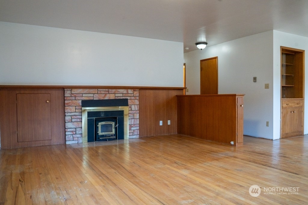 Property Photo:  1712 Rainier Avenue  WA 98201 