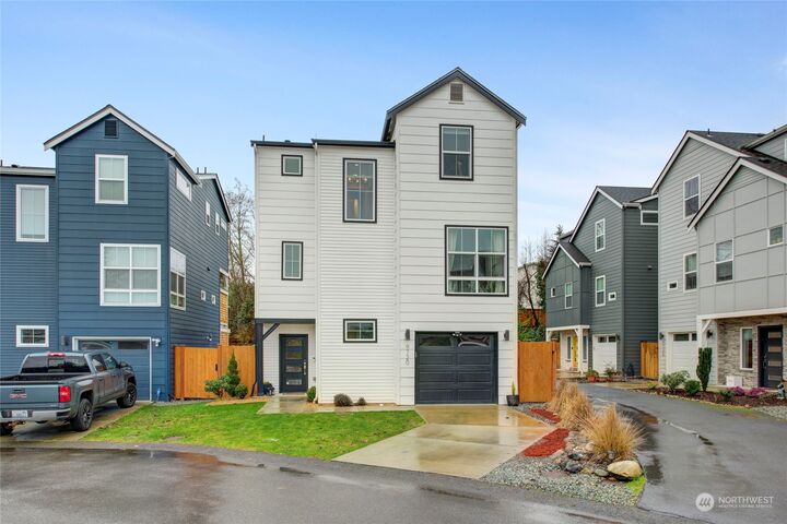 Property Photo: 9720 Lindsay Place S P WA 98118