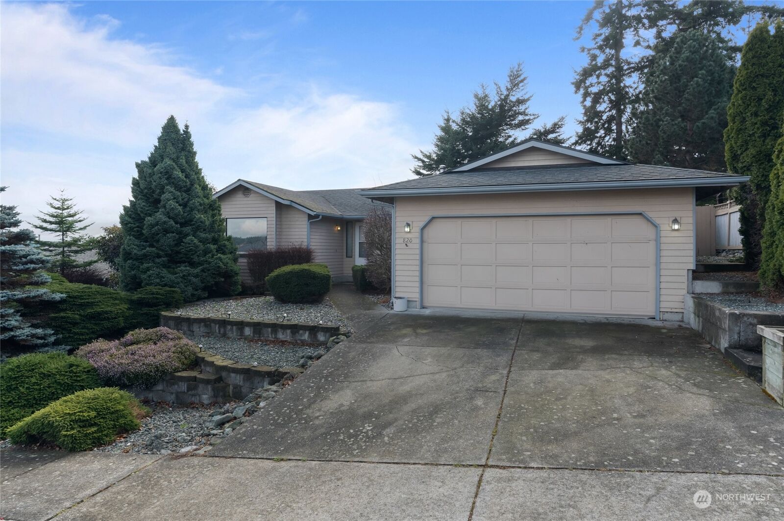 Property Photo:  820 SW Echo Loop  WA 98277 