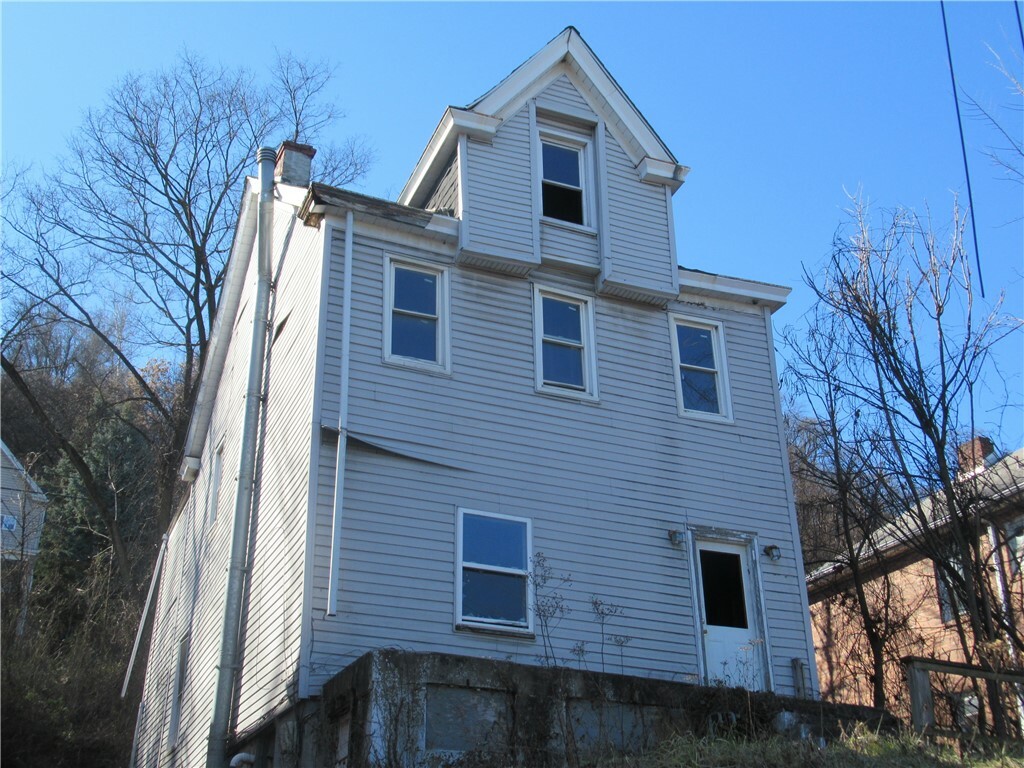 Property Photo:  1305 Island Ave  PA 15136 