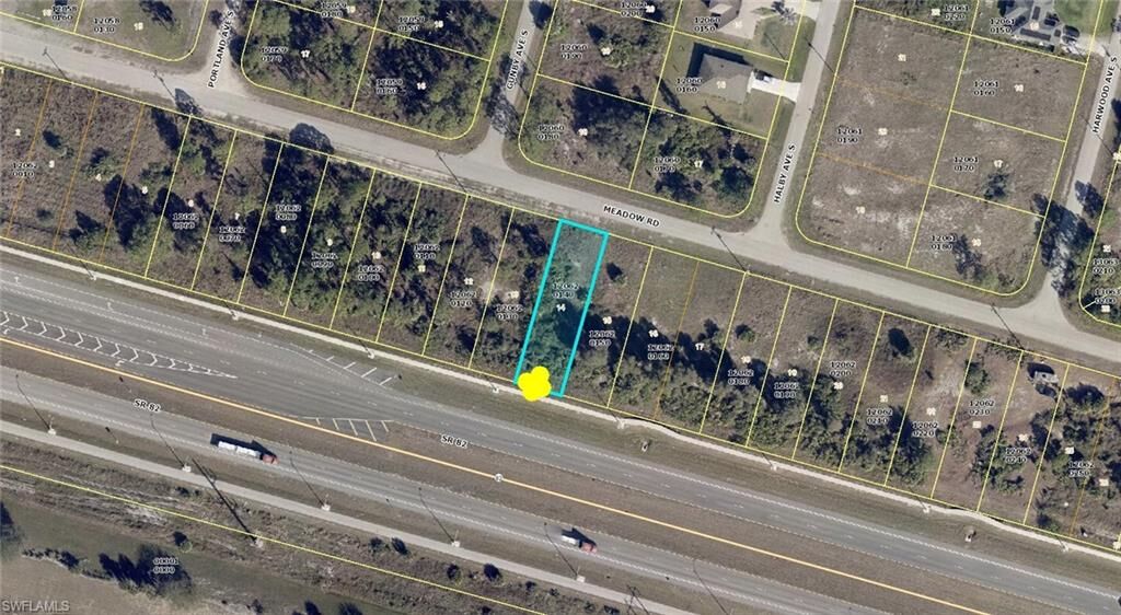 Property Photo: 3028 Meadow Rd FL 33974