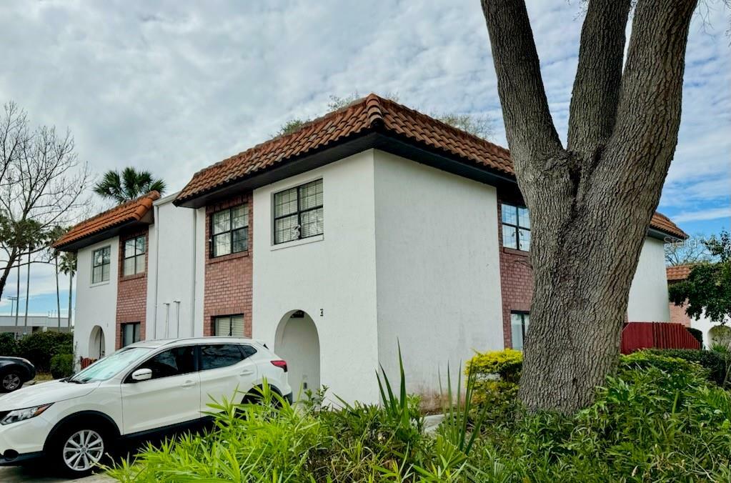 Property Photo: 910 Big Tree Road 304 FL 32119